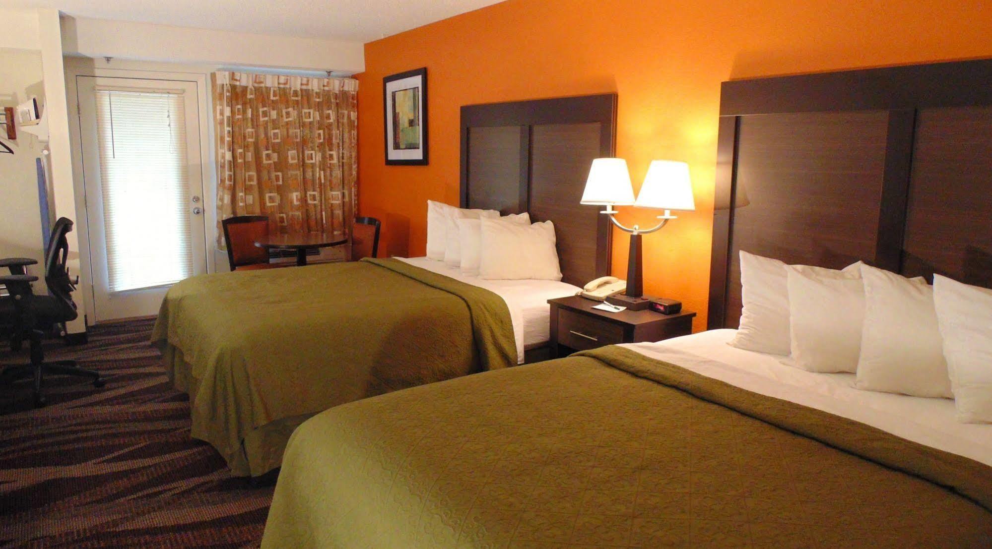 Quality Creekside - Downtown Gatlinburg