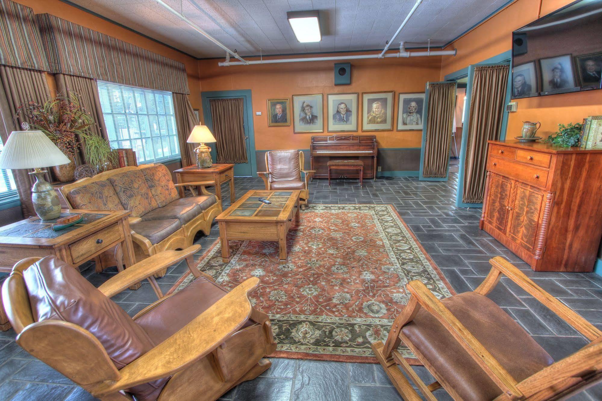 Gatlinburg Inn 2*