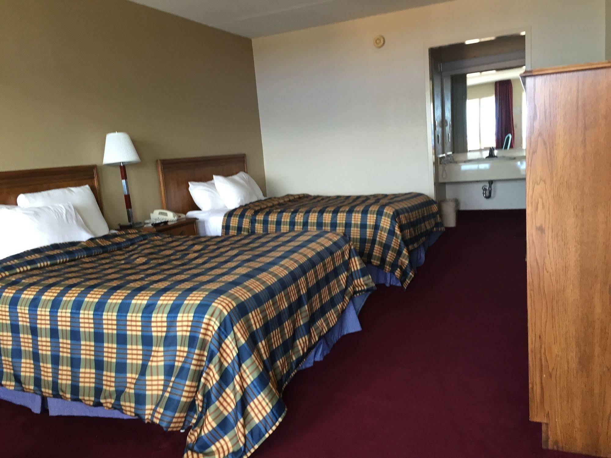 Clarion Pointe Downtown Hotel 2*