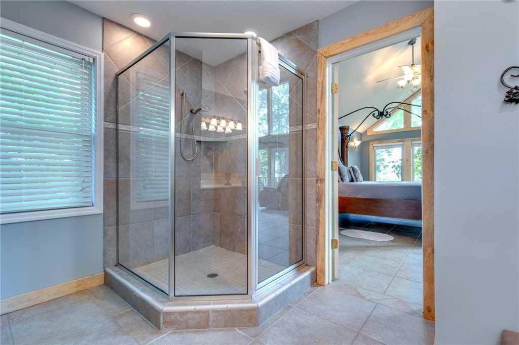 Smokey's Hideout - One Bedroom Holiday home