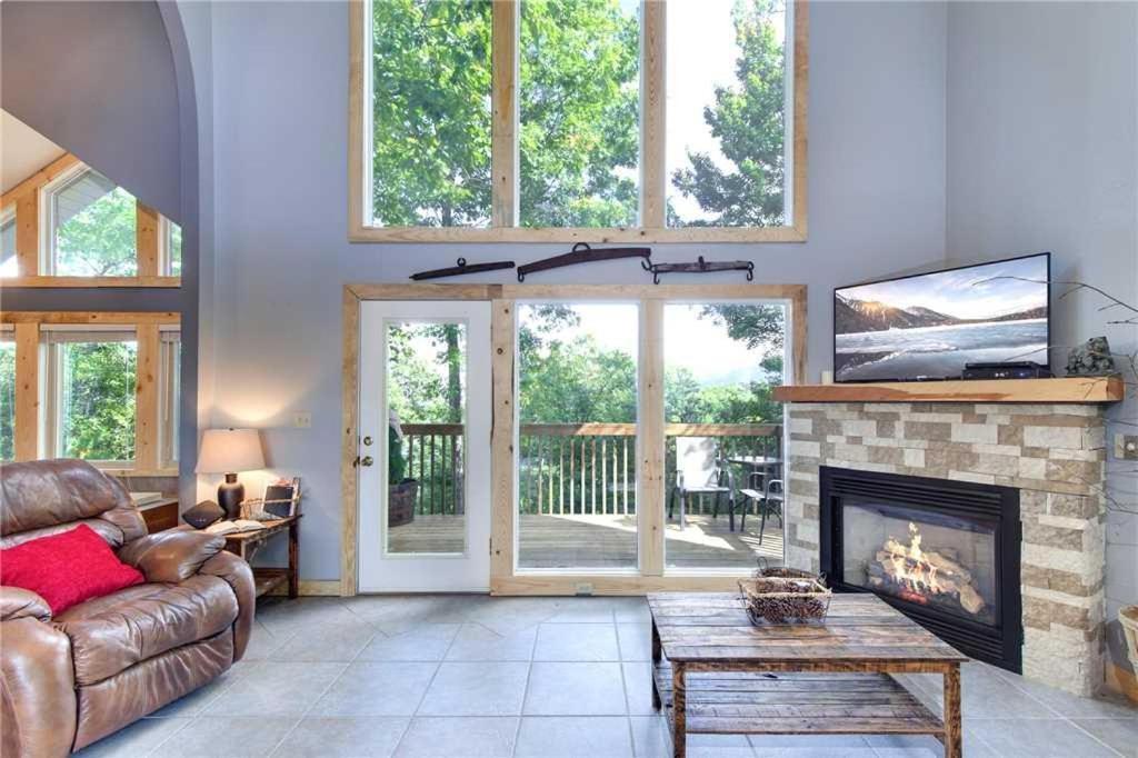 Smokey's Hideout - One Bedroom * Gatlinburg