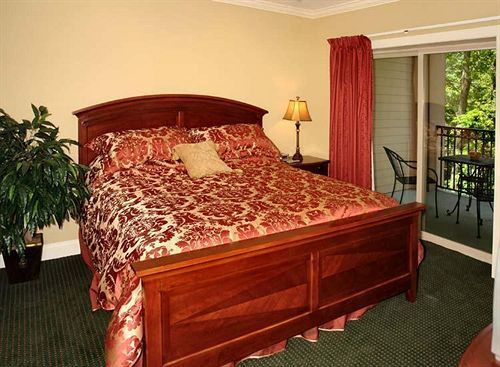 Summit Manor Apartment *