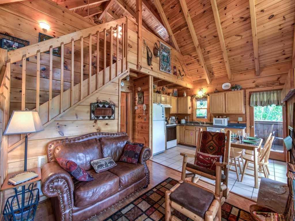 Twilight Ridge, 1 Bedroom, Sleeps 4, Game Room, Wifi, Mountain Views Holiday home Gatlinburg