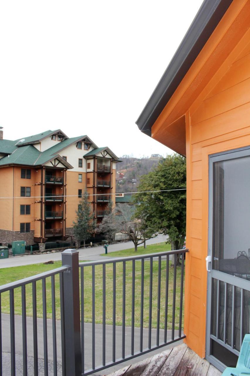 Spacious Downtown Walking Distance To Downtown Sleeps 6 Guests