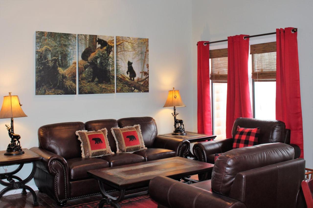 Apartment Spacious Downtown Walking Distance To Downtown Sleeps 6 Guests