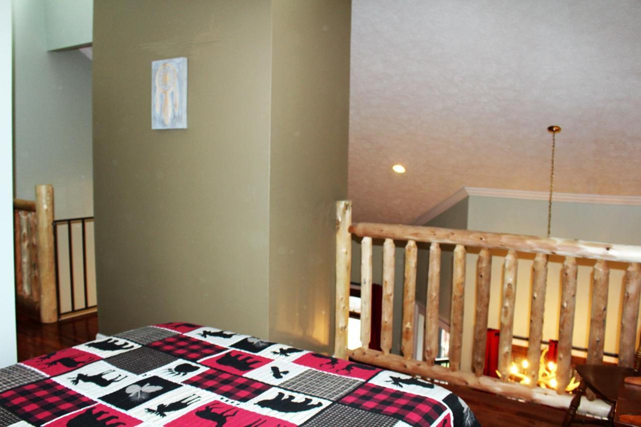 Apartment Spacious Downtown Walking Distance To Downtown Sleeps 6 Guests *