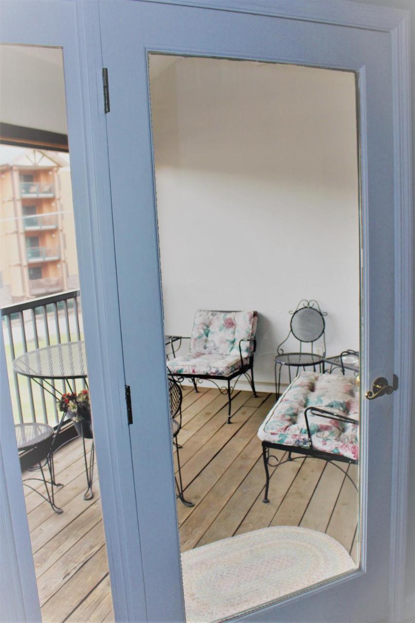 Spacious Downtown Walking Distance To Downtown Sleeps 6 Guests Apartment *