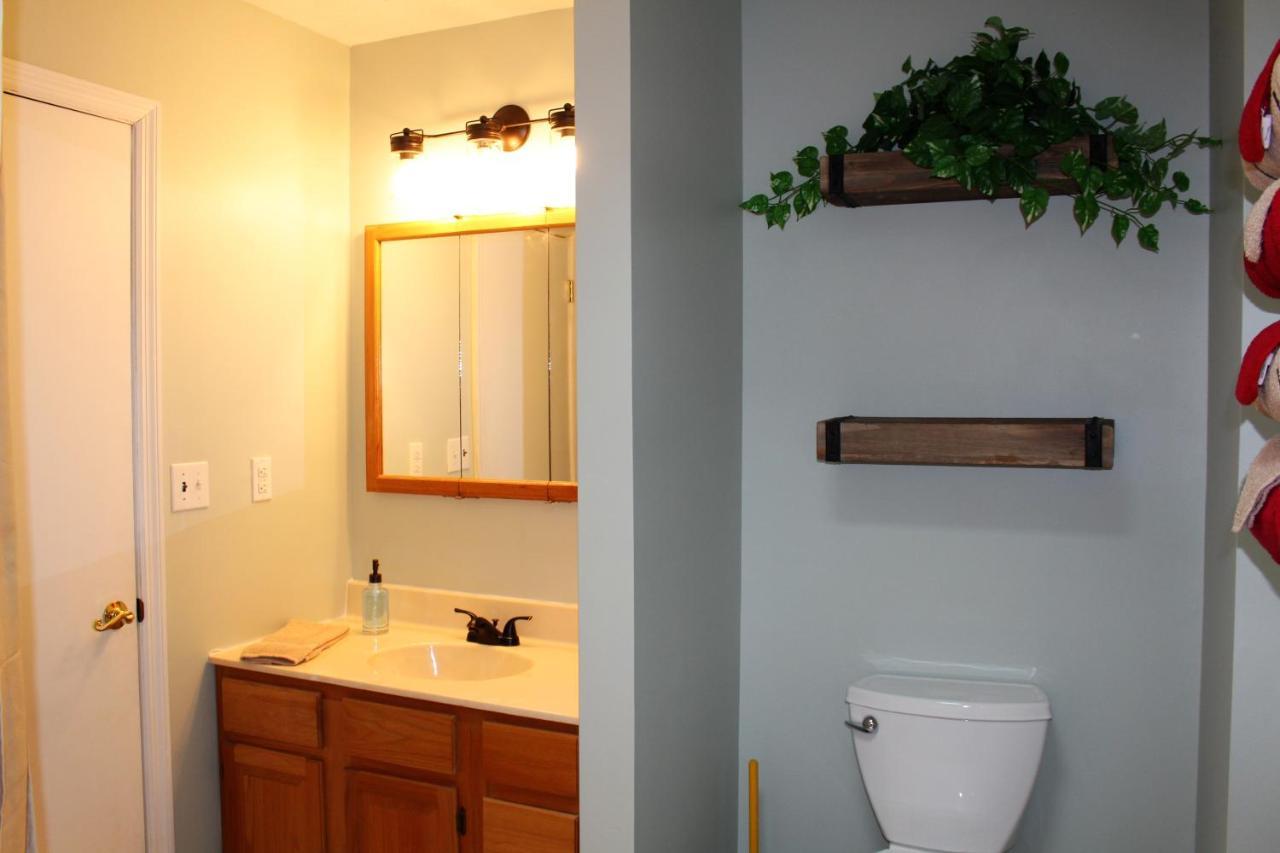 Spacious Downtown Walking Distance To Downtown Sleeps 6 Guests Gatlinburg