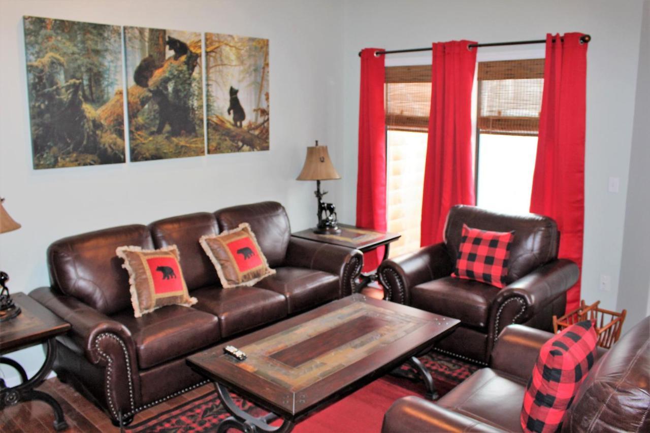 Spacious Downtown Walking Distance To Downtown Sleeps 6 Guests Apartment Gatlinburg