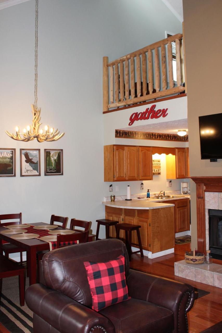 Spacious Downtown Walking Distance To Downtown Sleeps 6 Guests * Gatlinburg