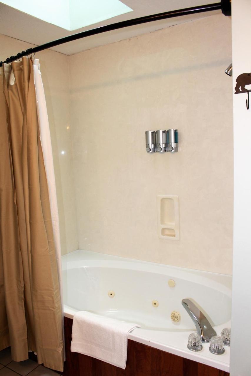 Spacious Downtown Walking Distance To Downtown Sleeps 6 Guests Apartment Gatlinburg