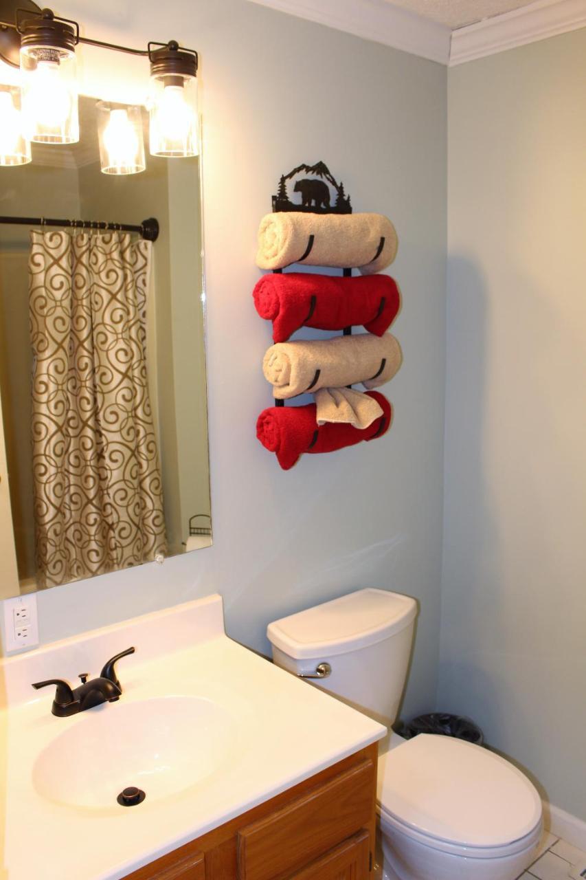 Apartment Spacious Downtown Walking Distance To Downtown Sleeps 6 Guests *