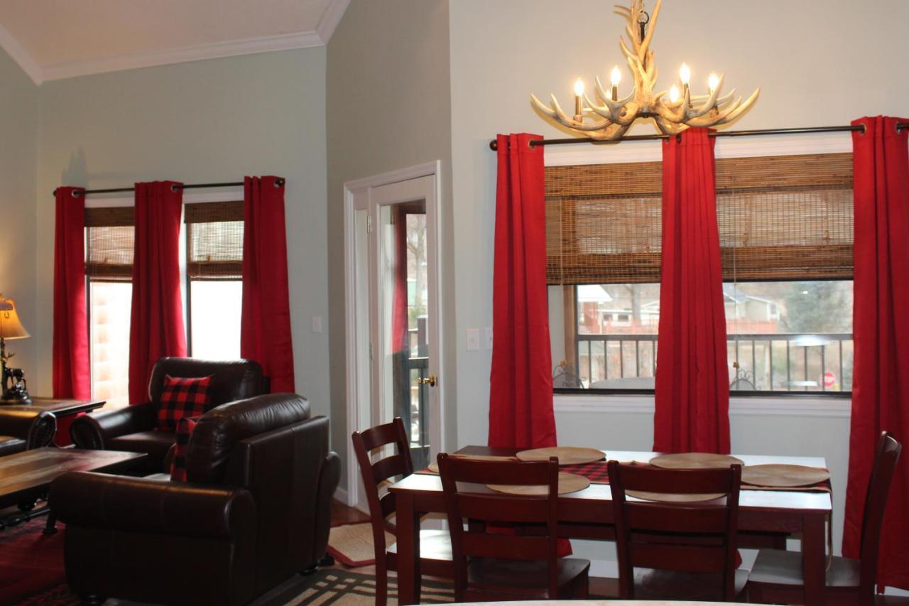 Spacious Downtown Walking Distance To Downtown Sleeps 6 Guests *
