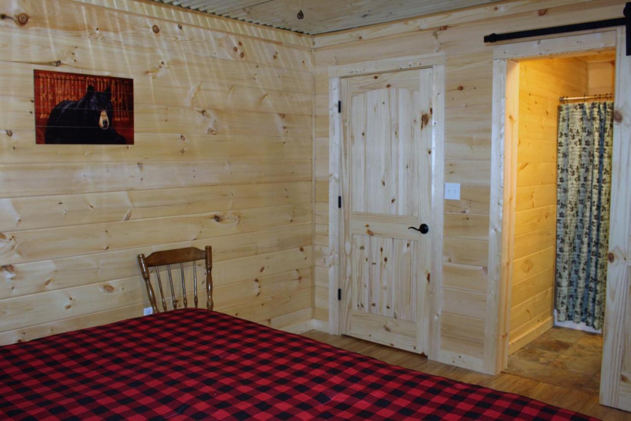 Spacious Downtown Walking Distance To Downtown Sleeps 6 Guests *