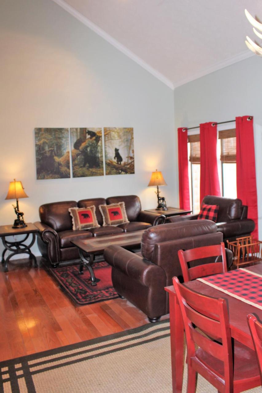 Spacious Downtown Walking Distance To Downtown Sleeps 6 Guests Gatlinburg