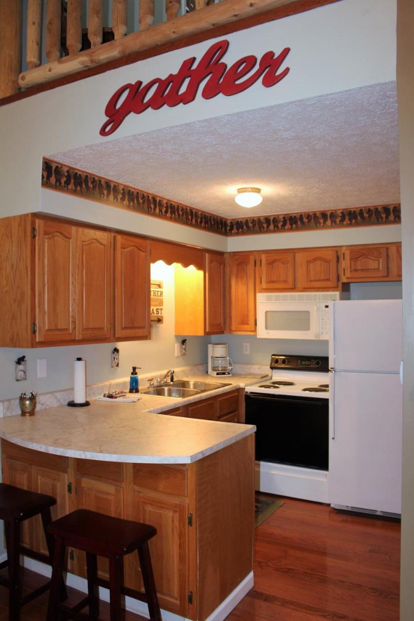 Spacious Downtown Walking Distance To Downtown Sleeps 6 Guests
