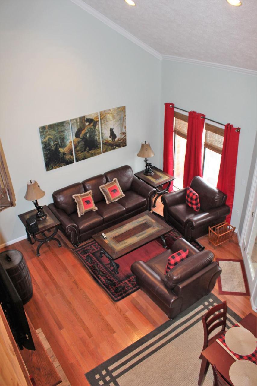 Spacious Downtown Walking Distance To Downtown Sleeps 6 Guests Gatlinburg