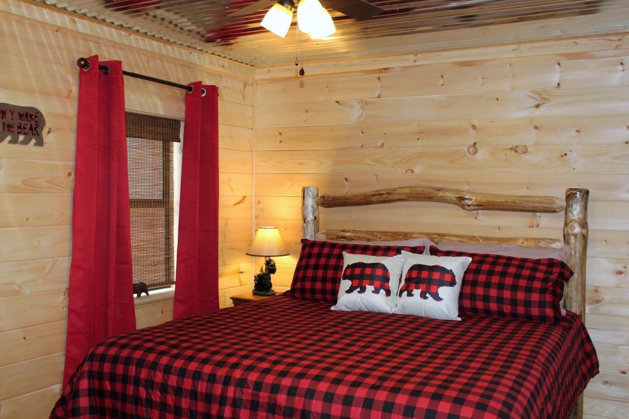 Spacious Downtown Walking Distance To Downtown Sleeps 6 Guests