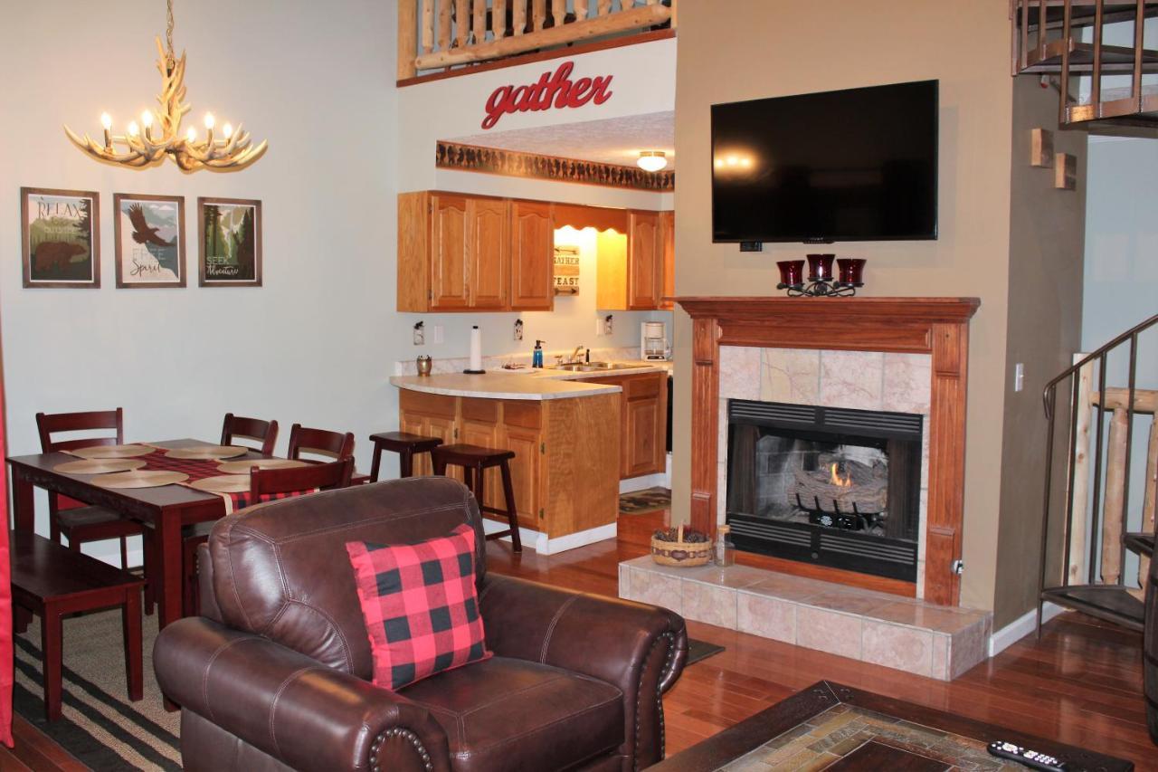 Spacious Downtown Walking Distance To Downtown Sleeps 6 Guests Gatlinburg