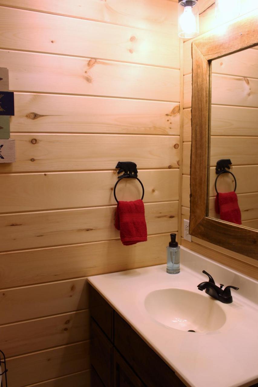 Spacious Downtown Walking Distance To Downtown Sleeps 6 Guests Apartment Gatlinburg