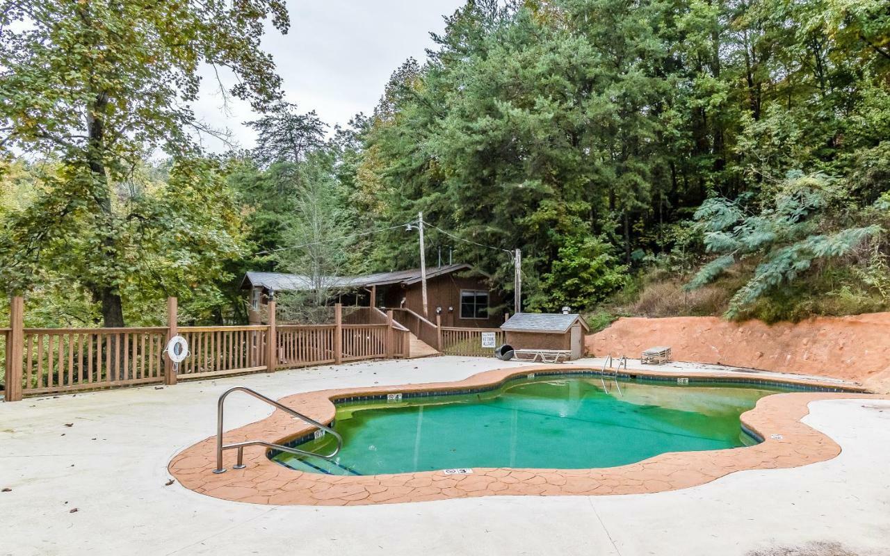 Roundette Cabin * Gatlinburg