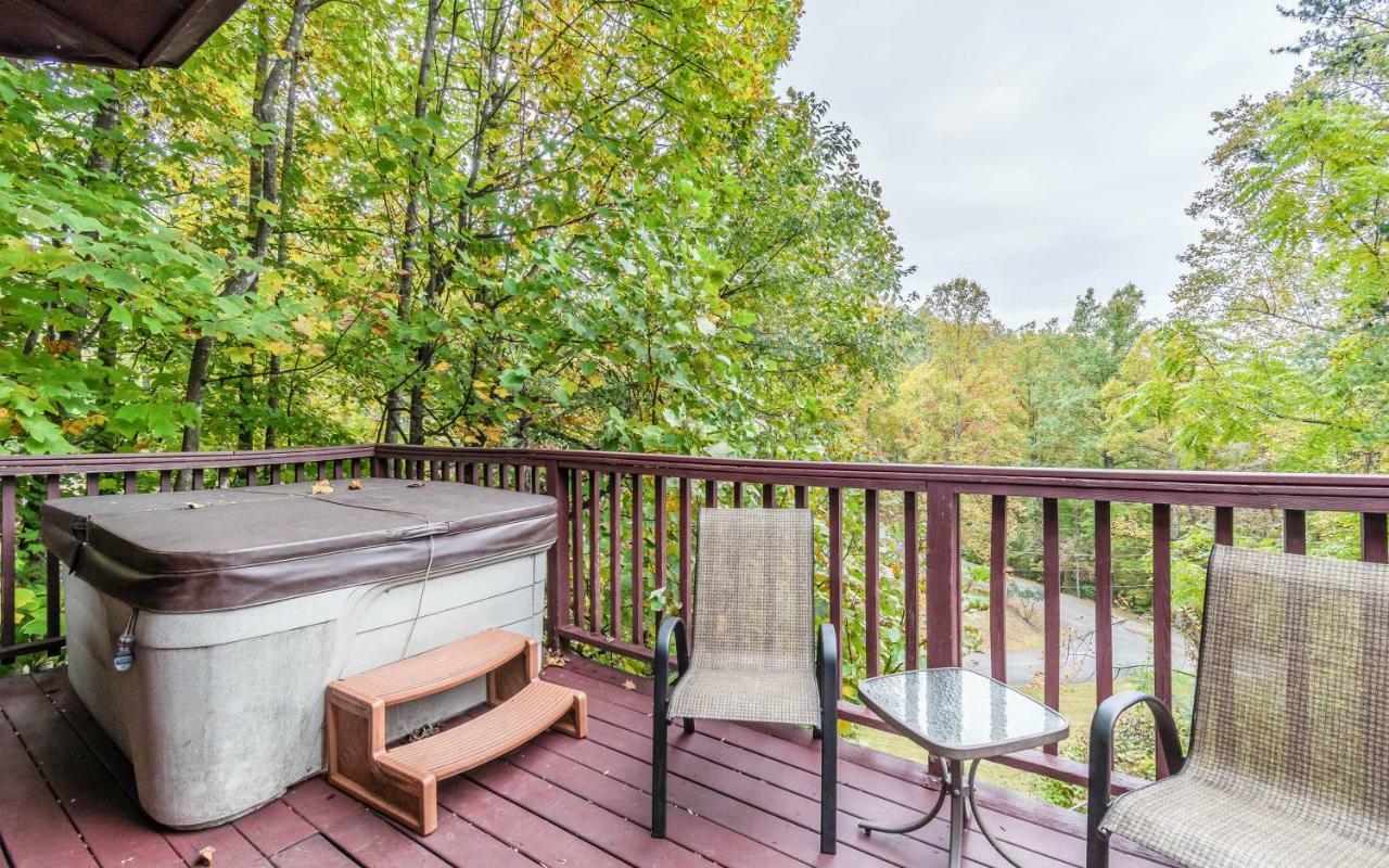 Roundette Cabin * Gatlinburg