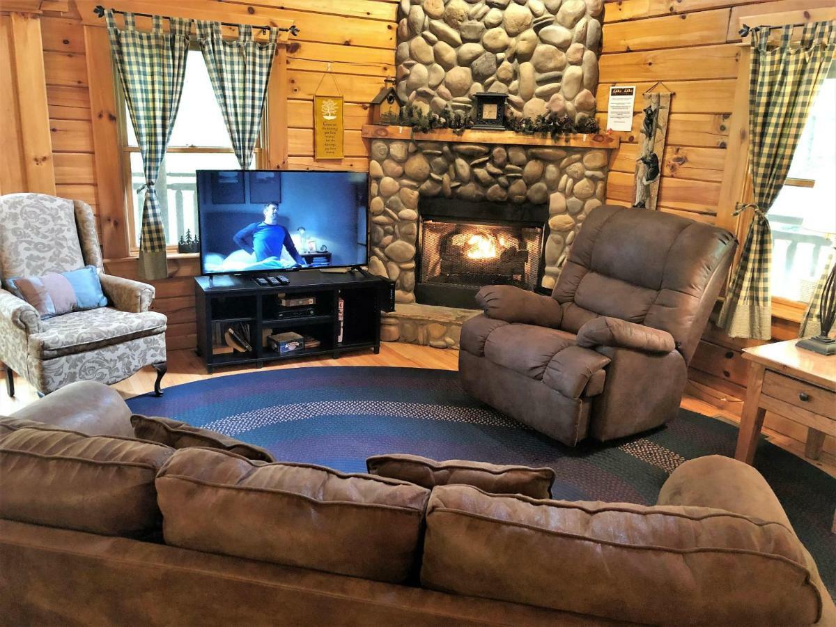 Bear Pleasures Cabin Holiday home