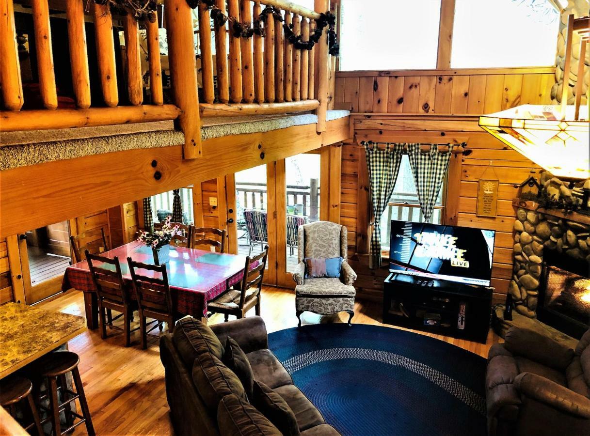 Bear Pleasures Cabin Holiday home *