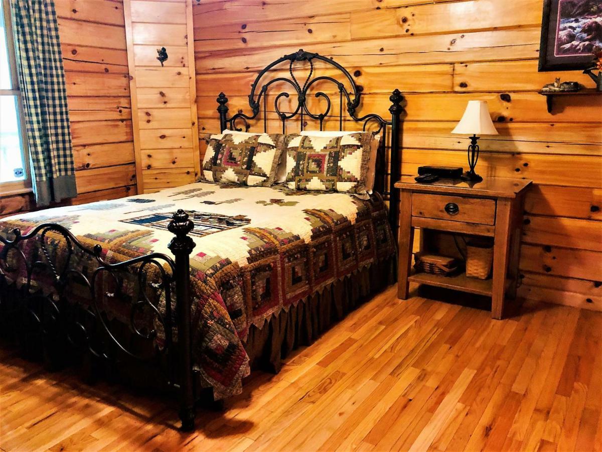 Bear Pleasures Cabin * Gatlinburg
