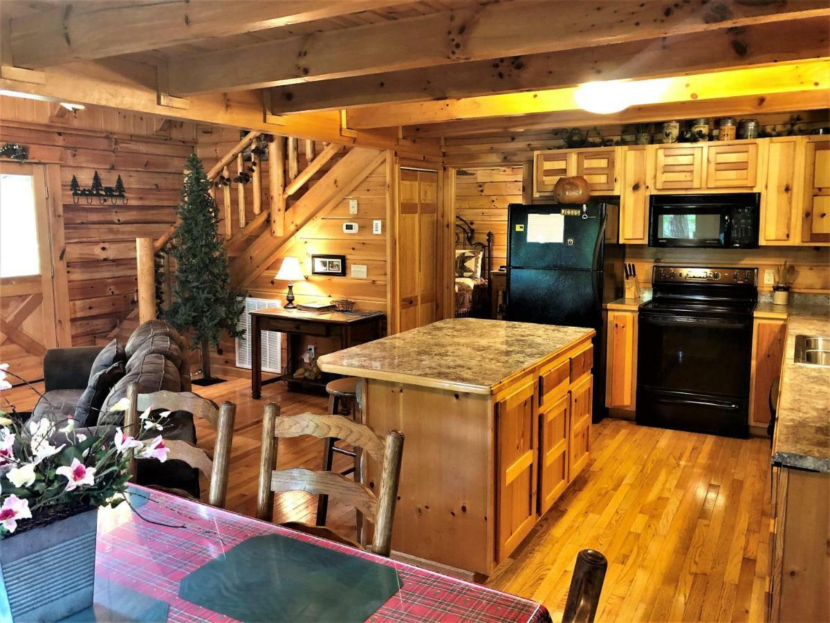 Bear Pleasures Cabin Holiday home