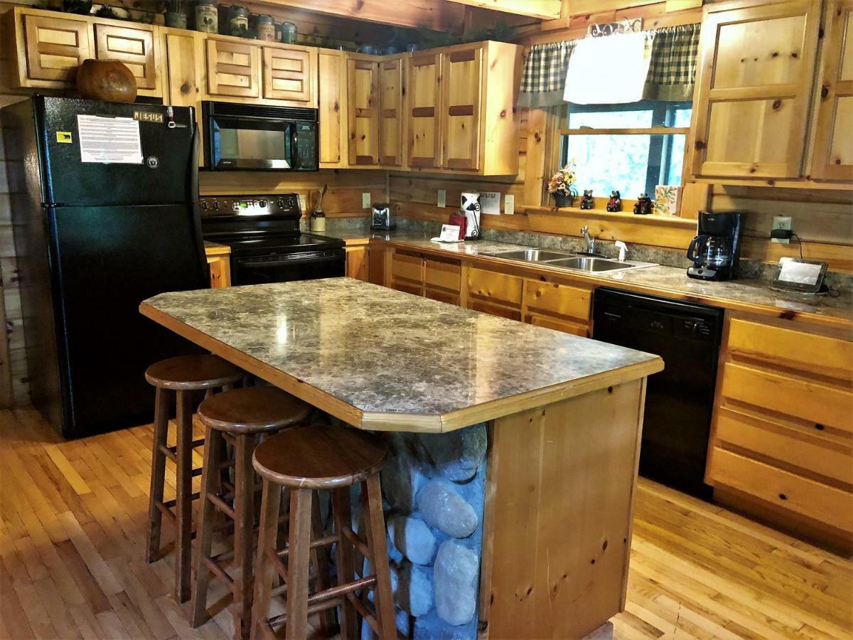 Bear Pleasures Cabin Holiday home