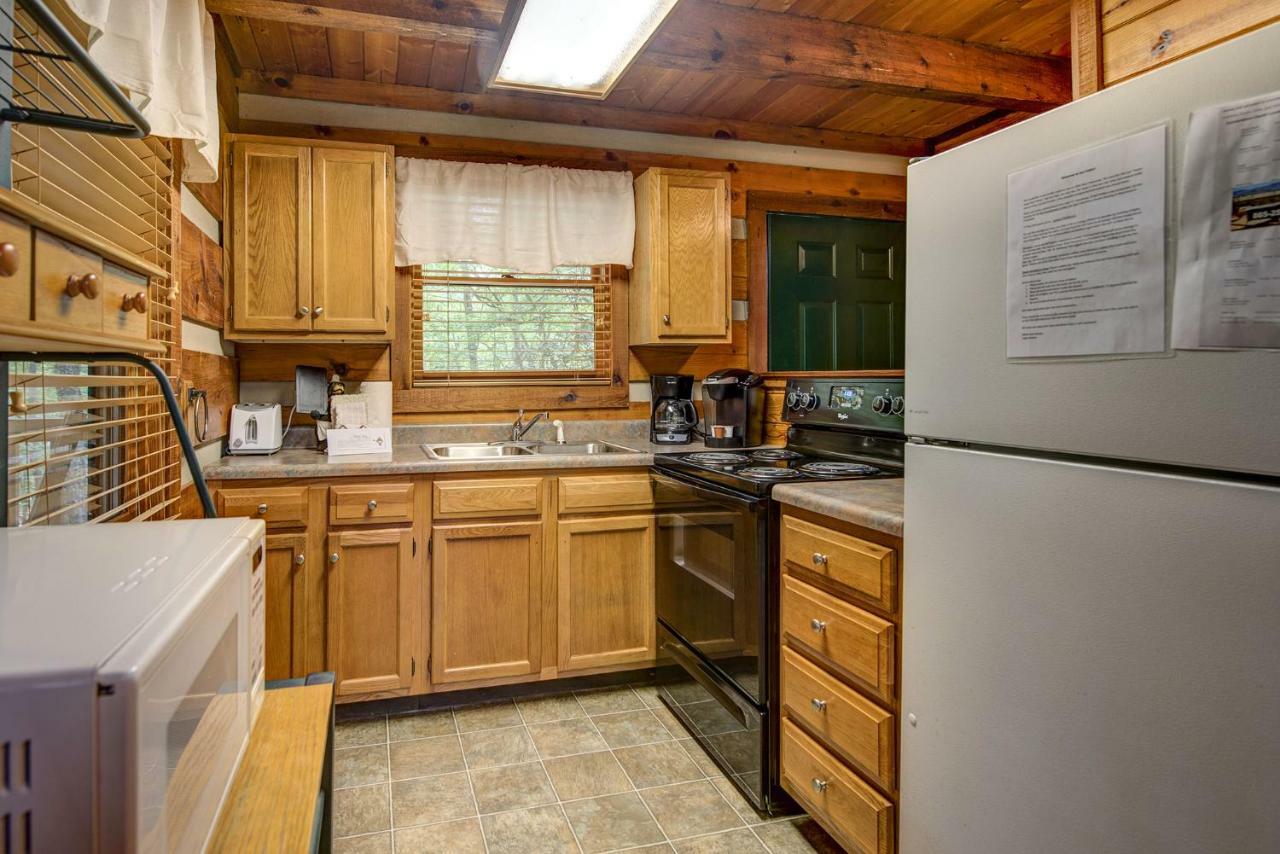 Little Bear Hideaway, 1 Bedroom, Hot Tub, Wifi, Sleeps 4 Holiday home Gatlinburg