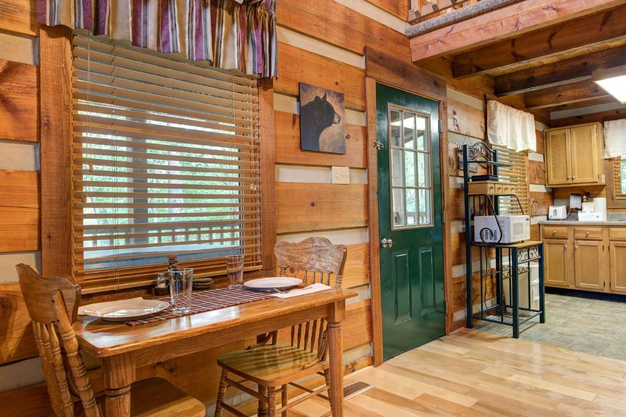Little Bear Hideaway, 1 Bedroom, Hot Tub, Wifi, Sleeps 4 Holiday home Gatlinburg
