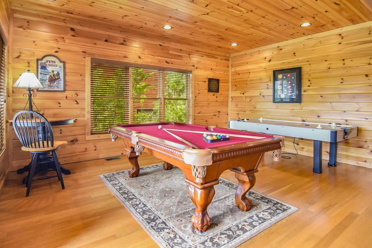 Holiday home Enchanted View Cabin - Spectacular View, Hot Tub, Gameroom, 2br 2ba Sleeps 8 *