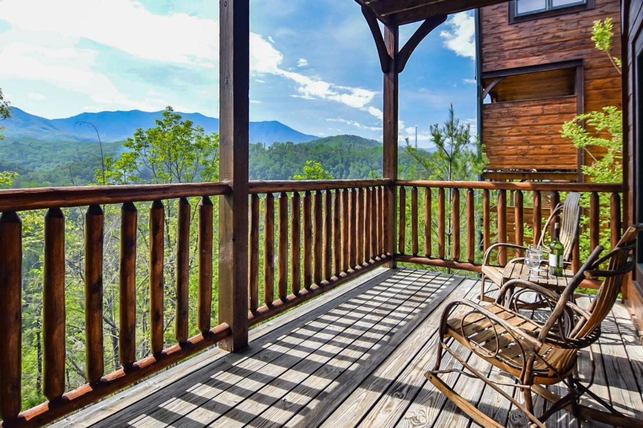 Enchanted View Cabin - Spectacular View, Hot Tub, Gameroom, 2br 2ba Sleeps 8 Gatlinburg