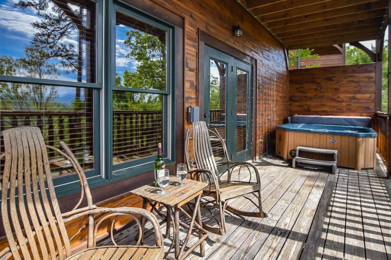 Holiday home Enchanted View Cabin - Spectacular View, Hot Tub, Gameroom, 2br 2ba Sleeps 8 Gatlinburg