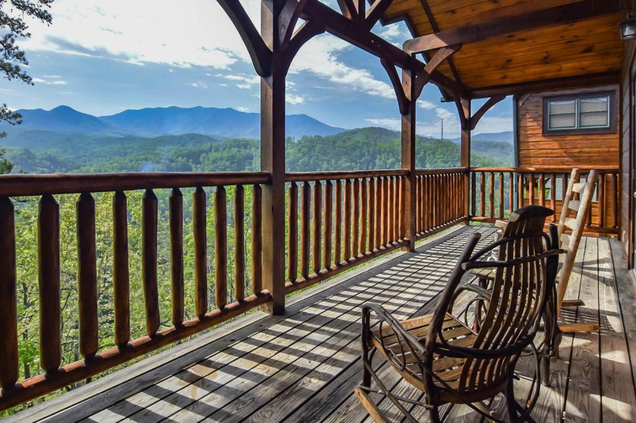 Enchanted View Cabin - Spectacular View, Hot Tub, Gameroom, 2br 2ba Sleeps 8 Holiday home Gatlinburg