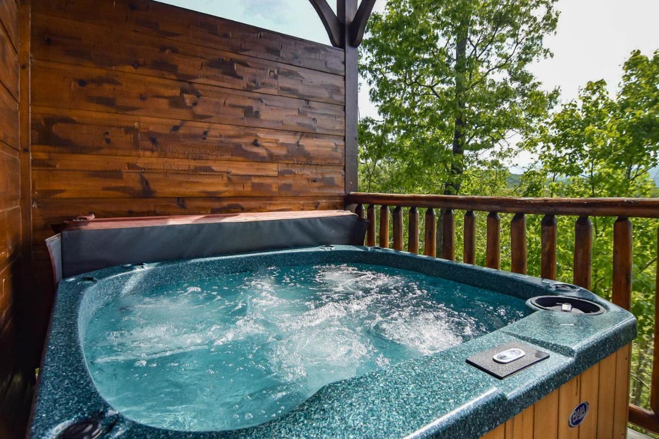 Holiday home Enchanted View Cabin - Spectacular View, Hot Tub, Gameroom, 2br 2ba Sleeps 8 *