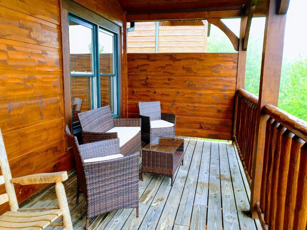 Enchanted View Cabin - Spectacular View, Hot Tub, Gameroom, 2br 2ba Sleeps 8 *