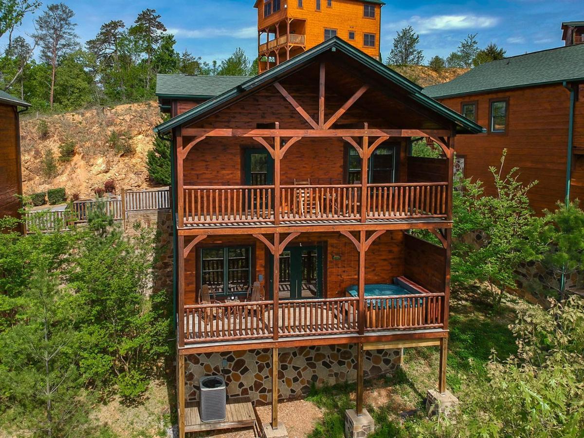 Enchanted View Cabin - Spectacular View, Hot Tub, Gameroom, 2br 2ba Sleeps 8 Holiday home *