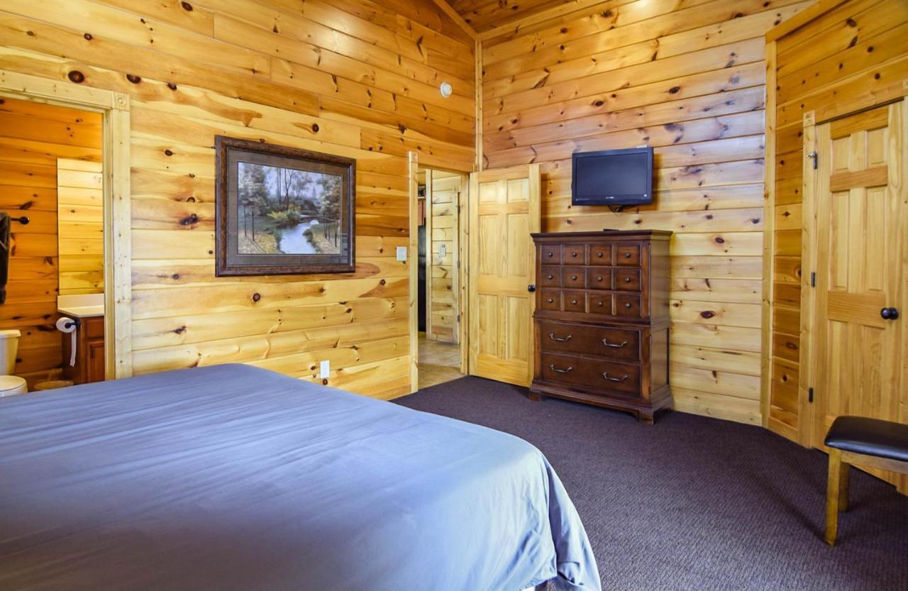 Enchanted View Cabin - Spectacular View, Hot Tub, Gameroom, 2br 2ba Sleeps 8 Holiday home Gatlinburg