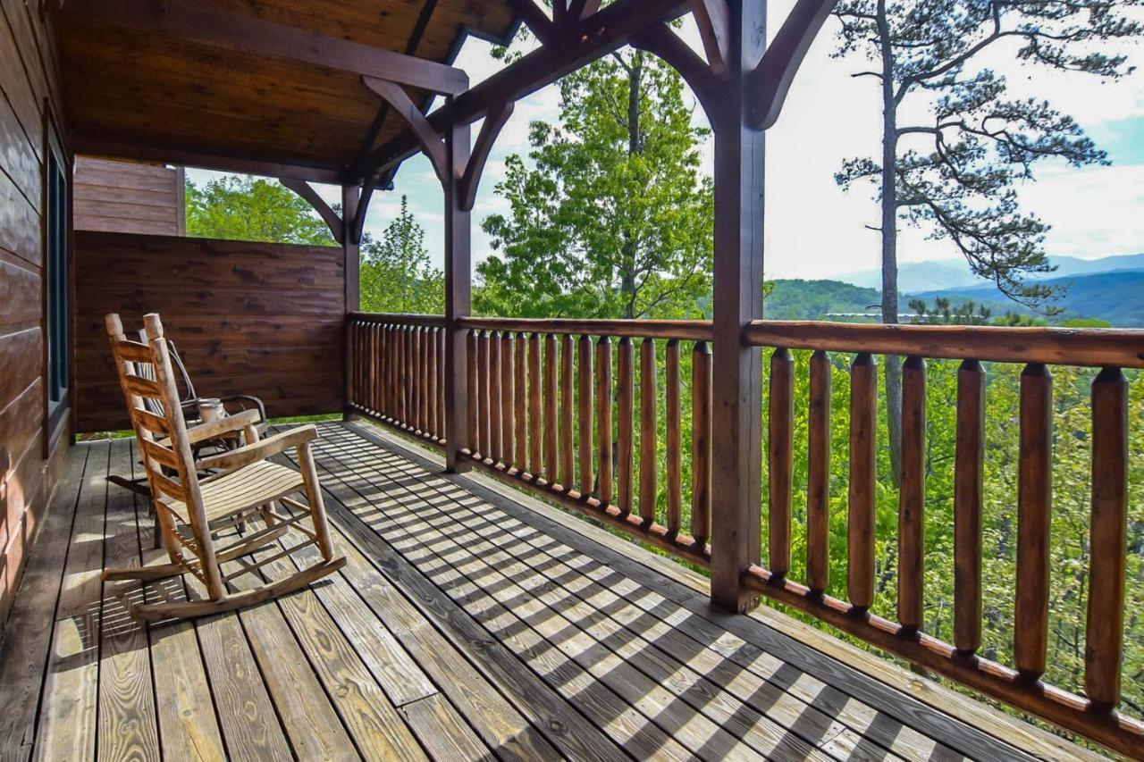 Enchanted View Cabin - Spectacular View, Hot Tub, Gameroom, 2br 2ba Sleeps 8