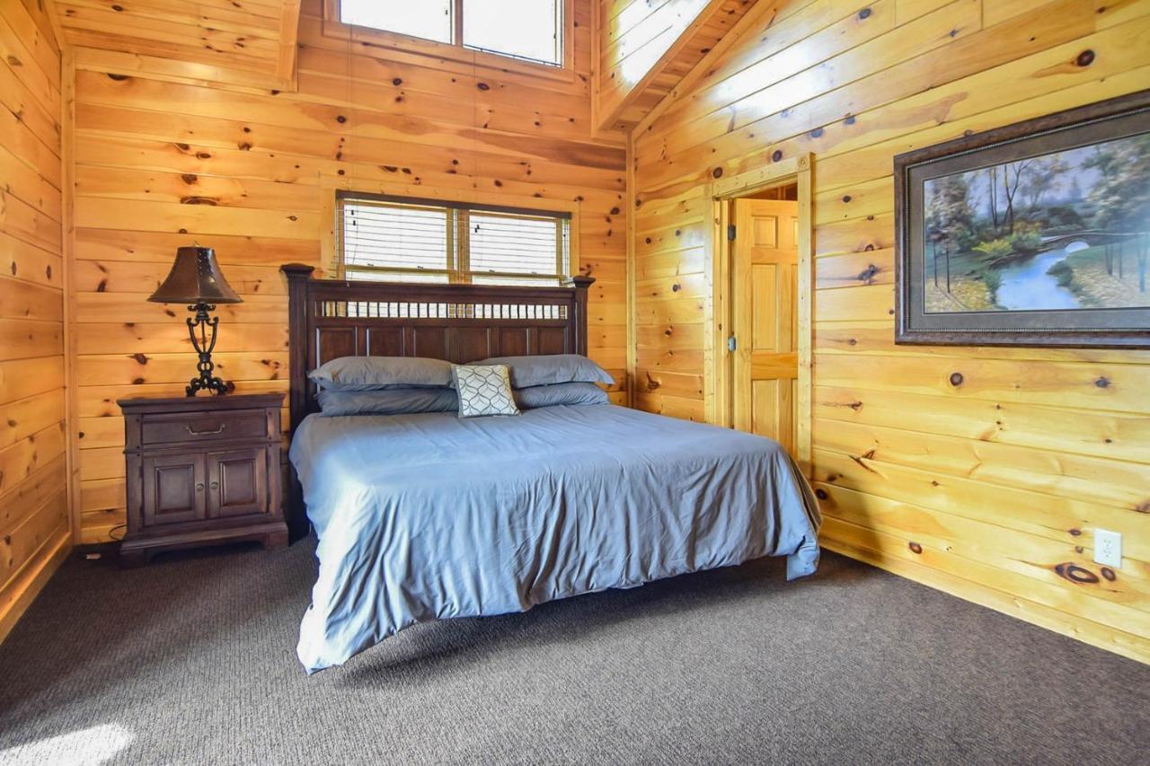 Enchanted View Cabin - Spectacular View, Hot Tub, Gameroom, 2br 2ba Sleeps 8 Gatlinburg