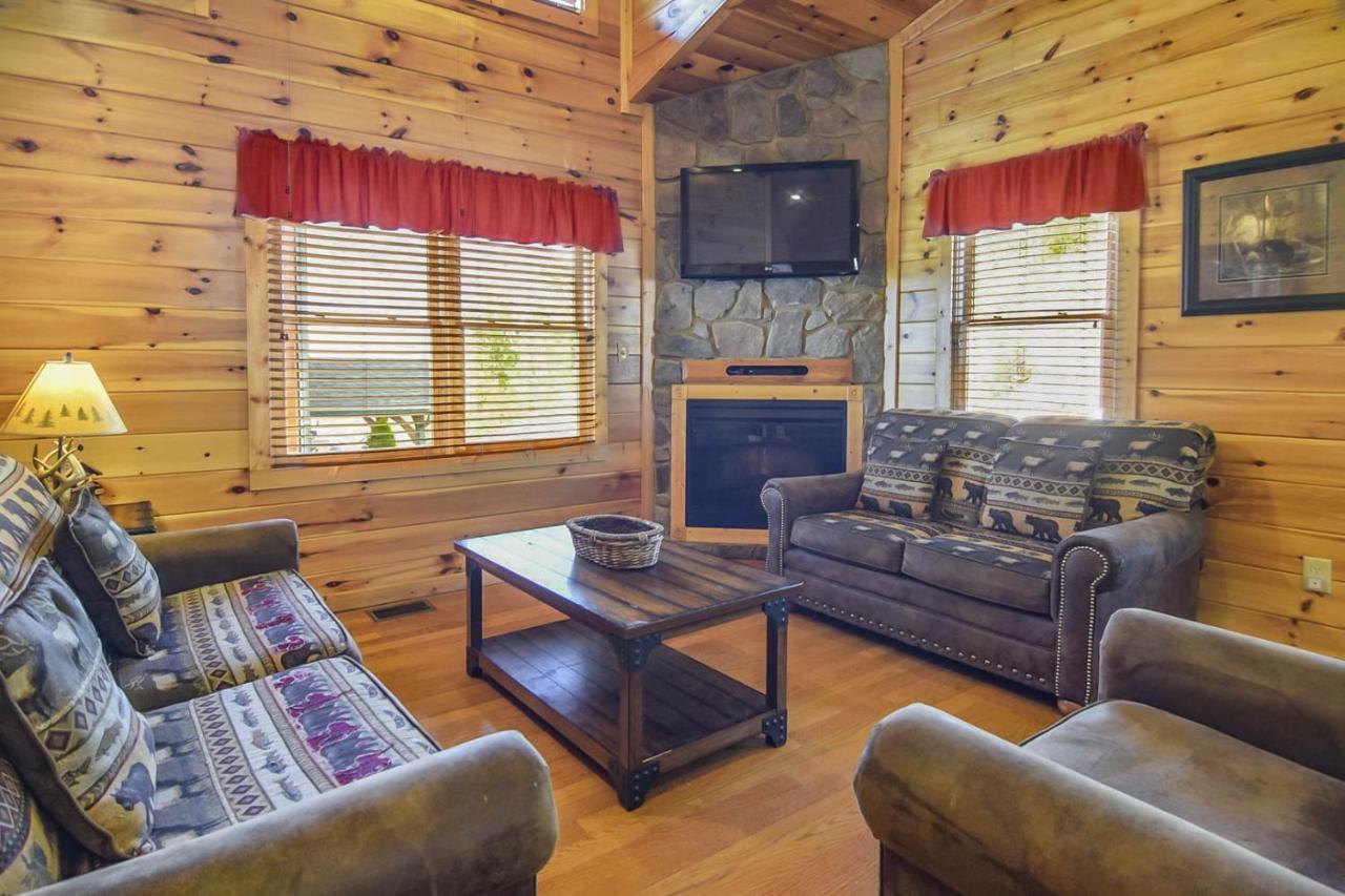 Holiday home Enchanted View Cabin - Spectacular View, Hot Tub, Gameroom, 2br 2ba Sleeps 8 *