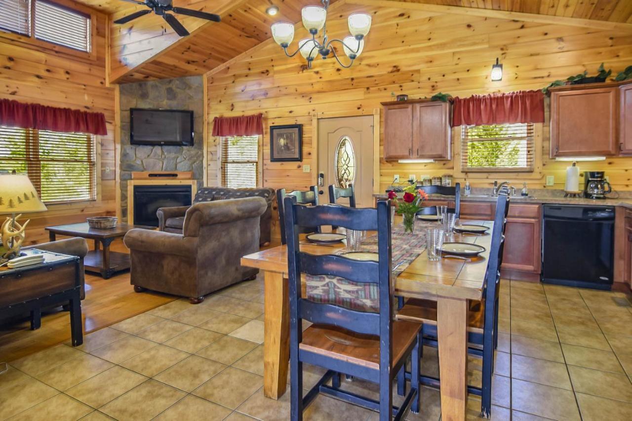 Holiday home Enchanted View Cabin - Spectacular View, Hot Tub, Gameroom, 2br 2ba Sleeps 8 *