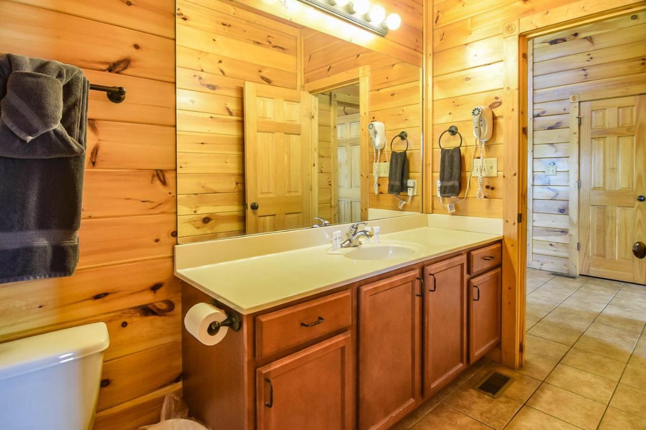 Enchanted View Cabin - Spectacular View, Hot Tub, Gameroom, 2br 2ba Sleeps 8