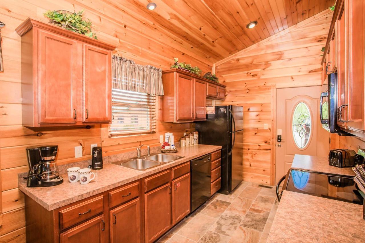 Heavenly Hilltop Getaway * Gatlinburg