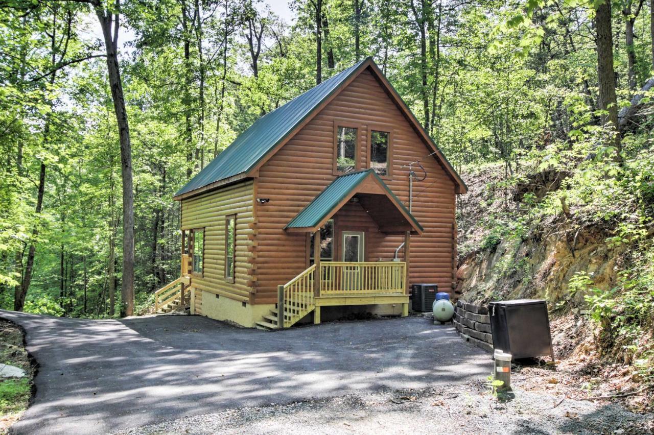 With Hot Tub 5 Mi To Downtown Holiday home *