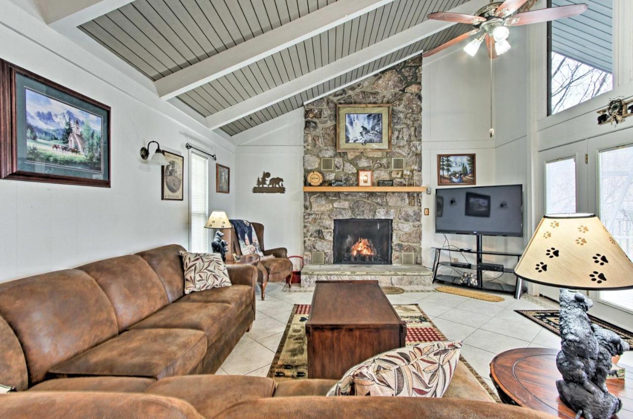 Mountain Views And Indoor Hot Tub! Holiday home Gatlinburg