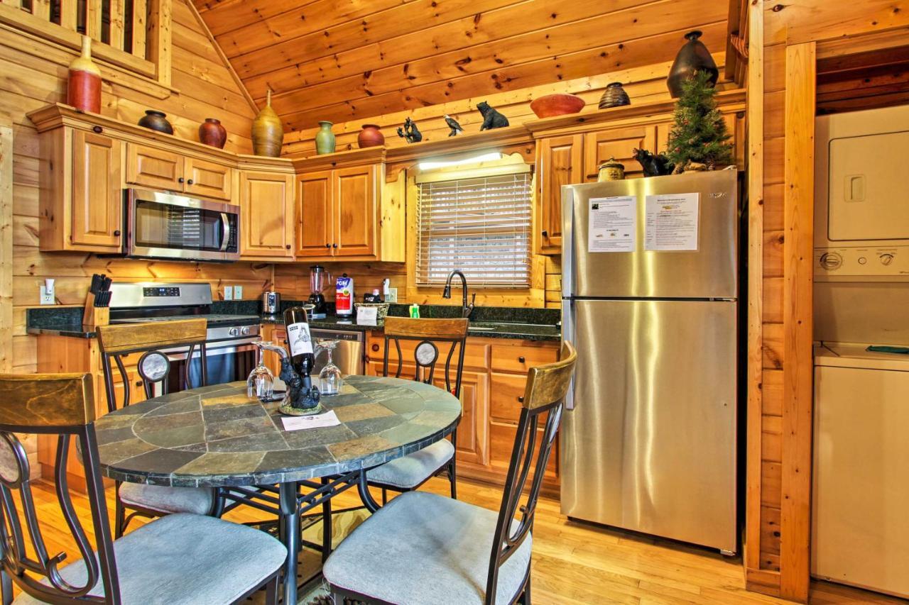 Holiday home Breathtaking View With Game And Hot Tub! Gatlinburg